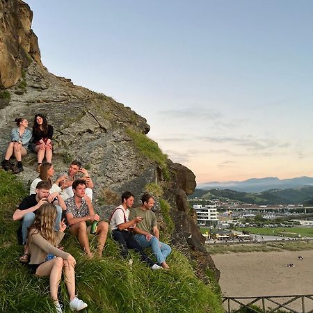 Surf Camp San Sebastian Partyhostel Айя Экстерьер фото